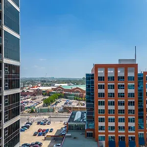 Chic 2br In Vibrant Downtown Canada