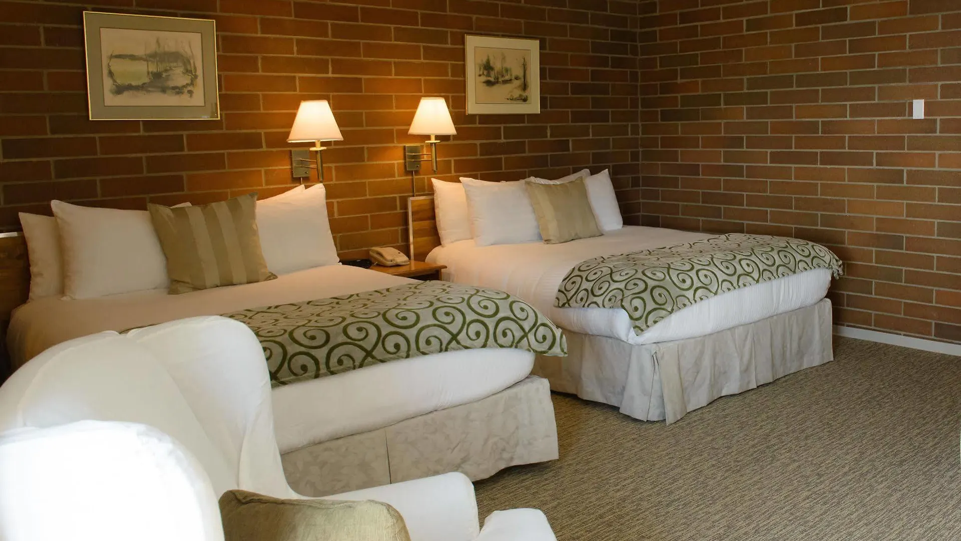 Sechelt Inn Hotel